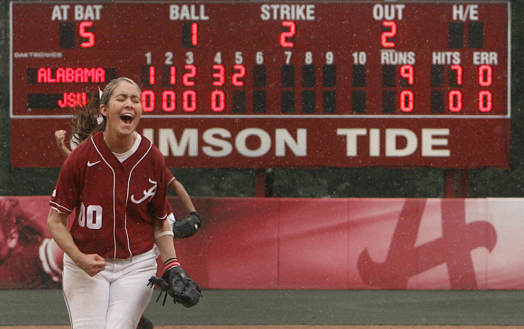 2009: Alabama's Kelsi Dunne throws back-to-back no-hitters in NCAA postseason
